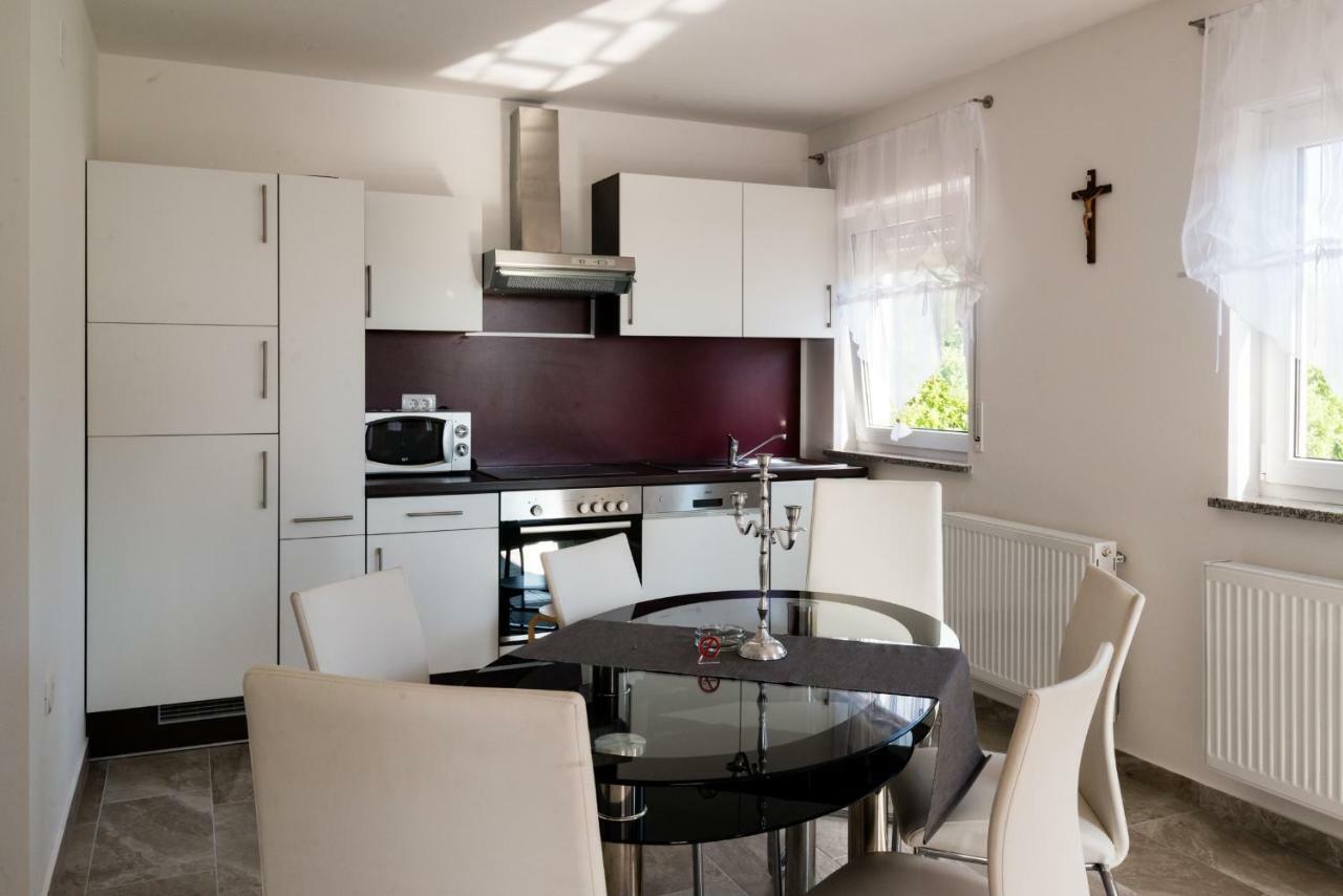 Ferienhaus Bucic Buje Bagian luar foto
