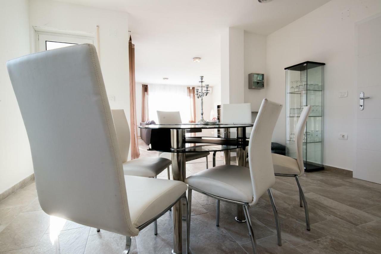 Ferienhaus Bucic Buje Bagian luar foto