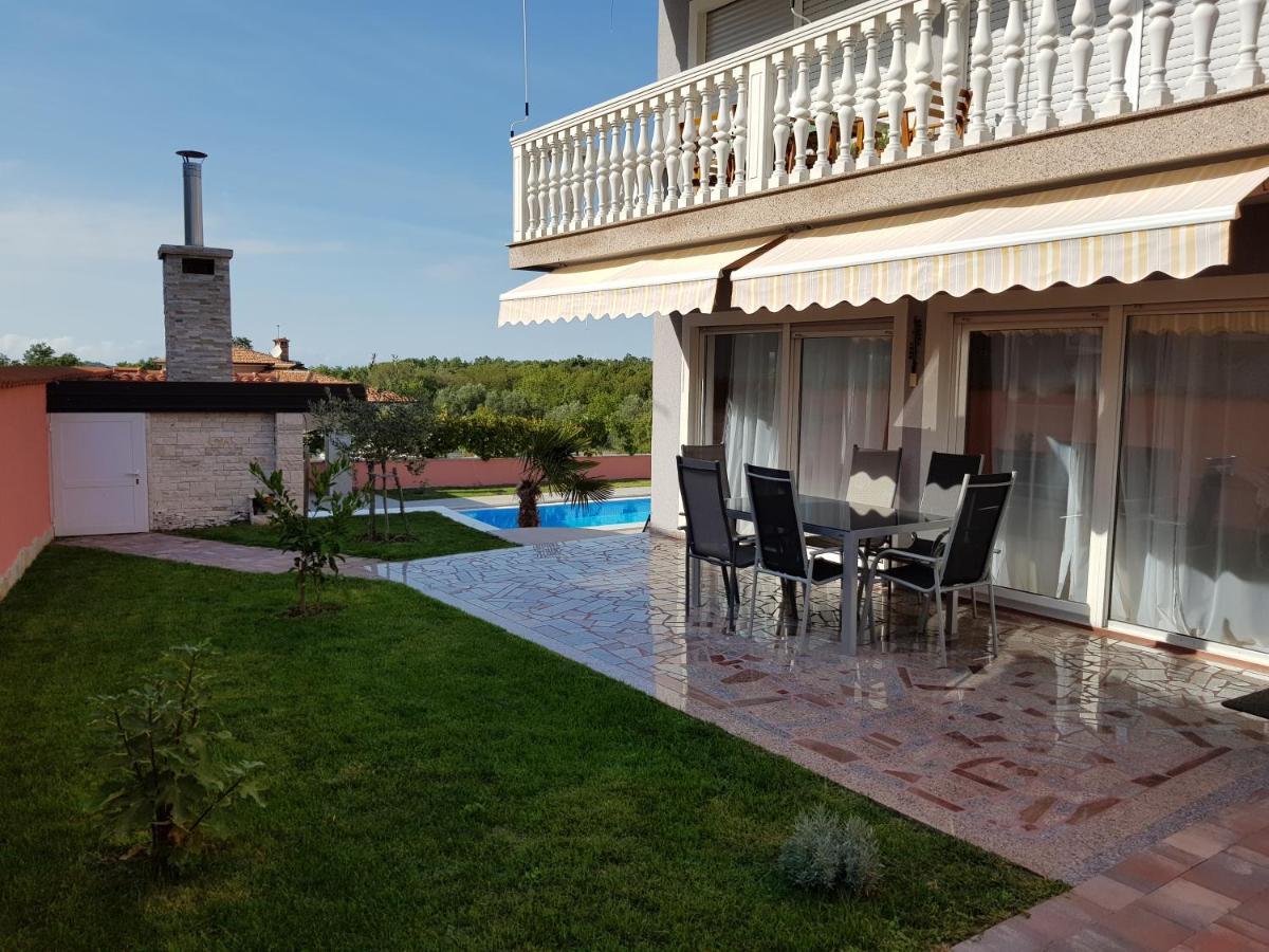 Ferienhaus Bucic Buje Bagian luar foto