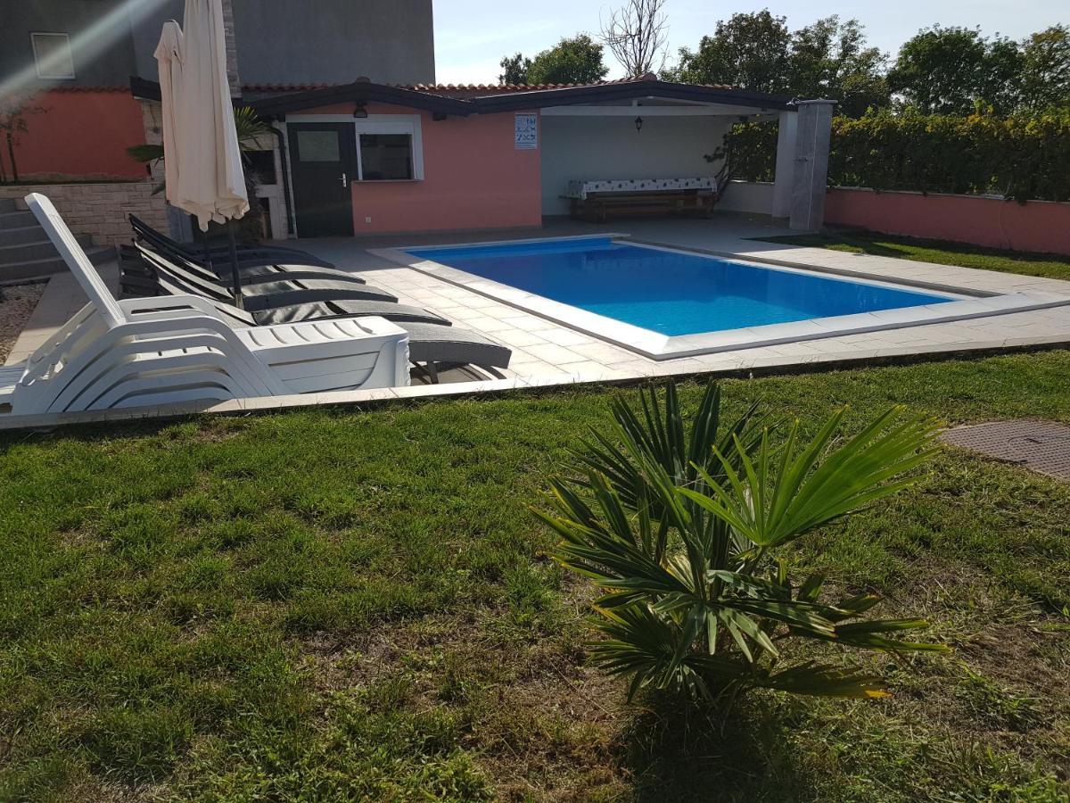 Ferienhaus Bucic Buje Bagian luar foto