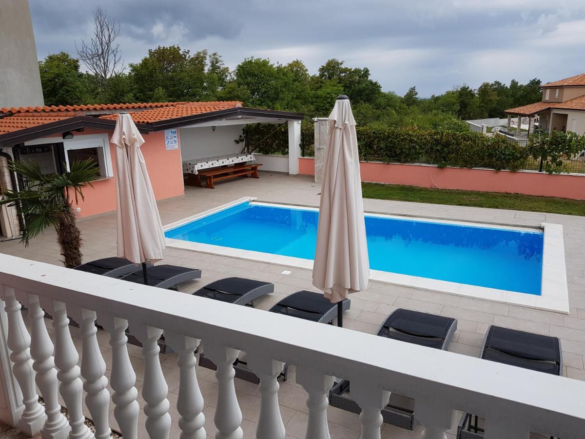 Ferienhaus Bucic Buje Bagian luar foto
