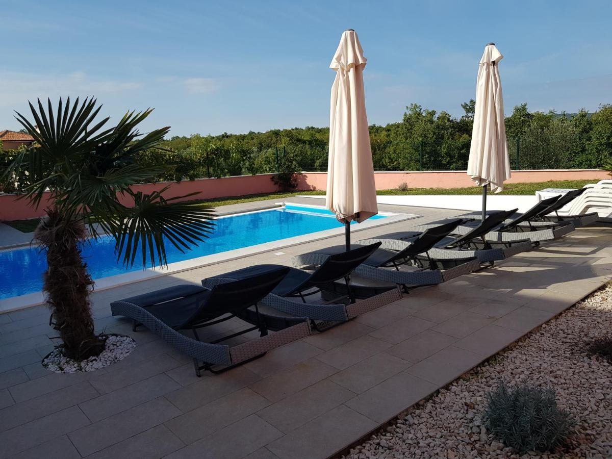 Ferienhaus Bucic Buje Bagian luar foto
